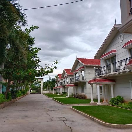 Sai Maa Resort And Convention Centre Puttaparthi Buitenkant foto