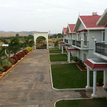 Sai Maa Resort And Convention Centre Puttaparthi Buitenkant foto