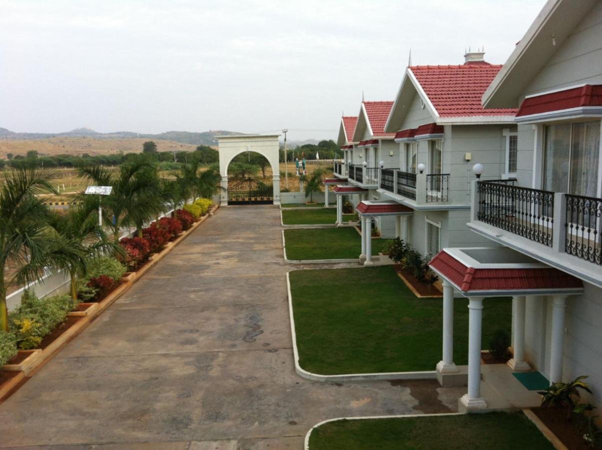 Sai Maa Resort And Convention Centre Puttaparthi Buitenkant foto