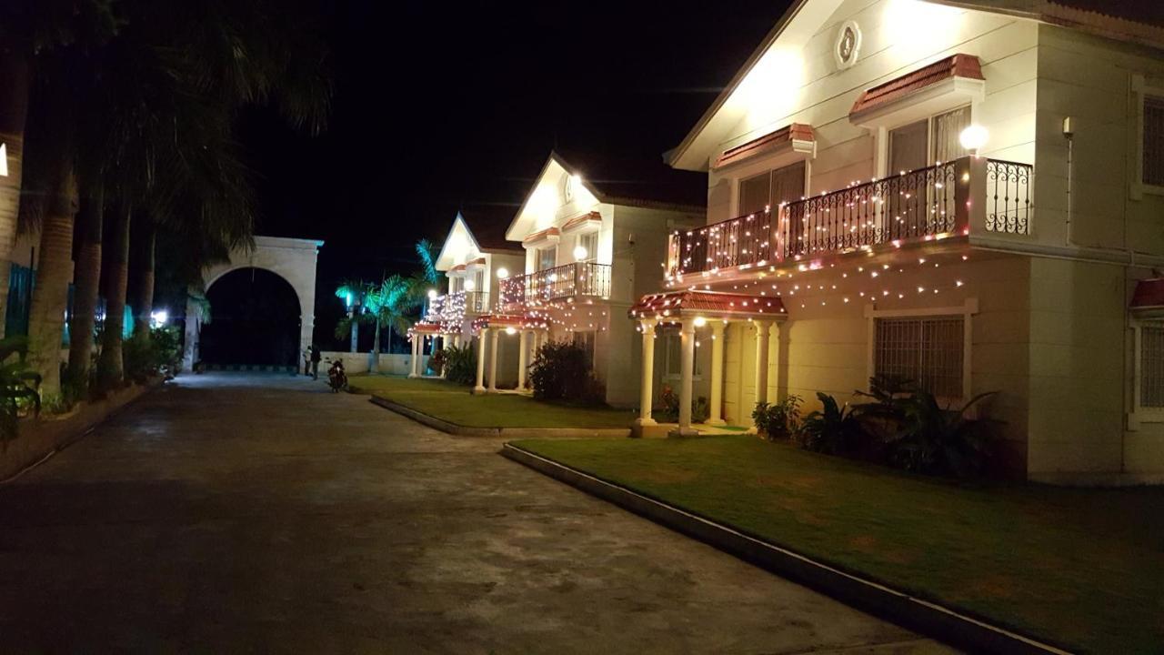 Sai Maa Resort And Convention Centre Puttaparthi Buitenkant foto